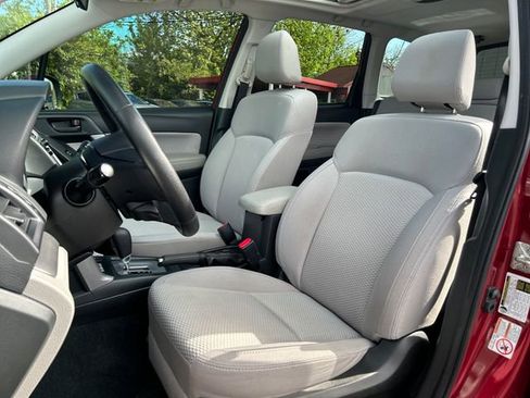 Used 2017 Subaru Forester 2.5i Premium AWD/4WD image 10