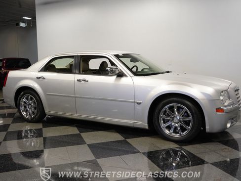 Used 2005 Chrysler 300 C w/ Navigation & Sound Group II image 15