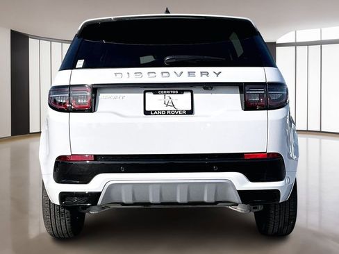 New 2025 Land Rover Discovery Sport S image 4