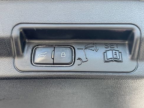 Used 2021 Ford Explorer XLT AWD/4WD image 11