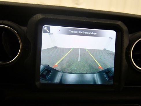 Used 2020 Jeep Gladiator Overland w/ Uconnect 4C Nav & Sound Group image 24