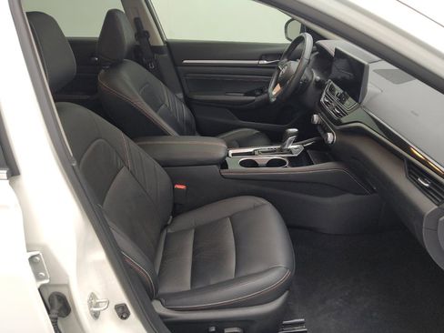 Used 2023 Nissan Altima 2.5 SR w/ SR Premium Package image 21