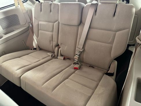 Used 2019 Dodge Grand Caravan SE w/ UConnect Hands-Free Group image 34