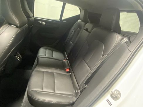 Used 2025 Volvo XC40 B5 Core image 14