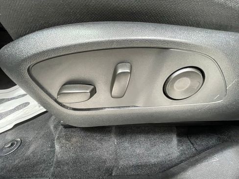 Used 2025 GMC Acadia Elevation image 17