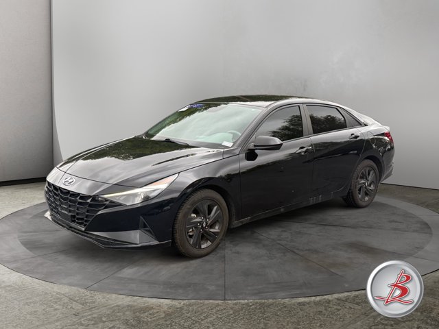 Used 2022 Hyundai Elantra SEL w/ Convenience Package FWD image 3