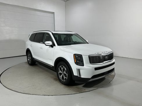 Used 2020 Kia Telluride EX AWD/4WD image 3