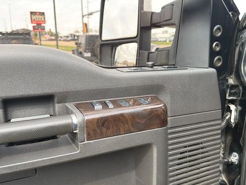 Used 2014 Ford F250 Platinum w/ FX4 Off-Road Package image 89