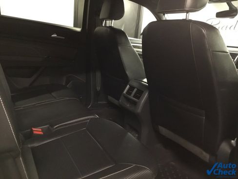 Used 2021 Volkswagen Atlas Cross Sport SE image 35