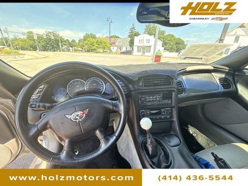 Used 2003 Chevrolet Corvette Coupe w/ Preferred Equipment Group RWD image 19
