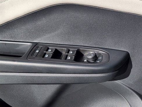 New 2025 Volkswagen Taos SEL image 5