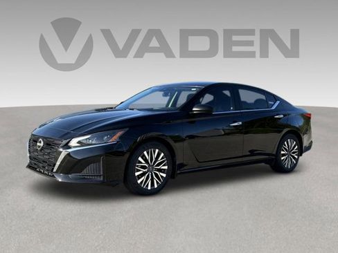Certified 2024 Nissan Altima 2.5 SV FWD image 1