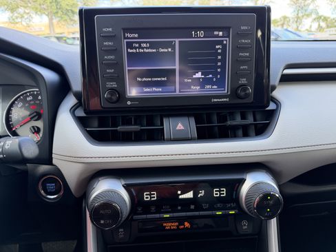 Used 2022 Toyota RAV4 XLE image 23