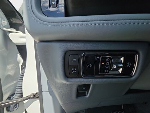 Used 2023 Lincoln Nautilus Reserve w/ Equipment Group 201A AWD/4WD image 13