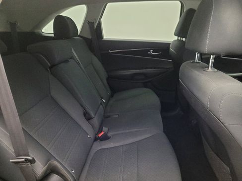 Used 2020 Kia Sorento LX FWD image 19