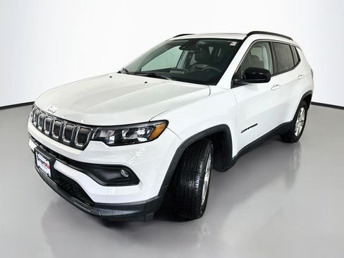 Used 2022 Jeep Compass Latitude w/ Sun and Sound Group FWD image 3