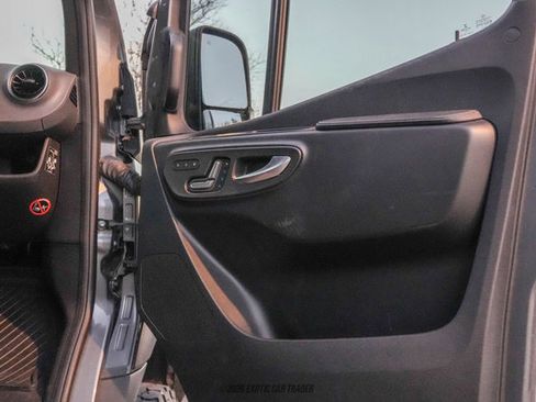 Used 2022 Mercedes-Benz Sprinter 2500 image 34