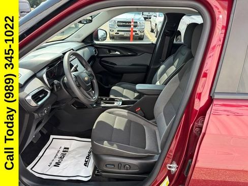 Used 2023 Chevrolet TrailBlazer LT w/ Convenience Package AWD/4WD image 2