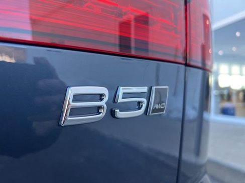 New 2026 Volvo V60 B5 Cross Country Ultra w/ Protection Package Premier image 9