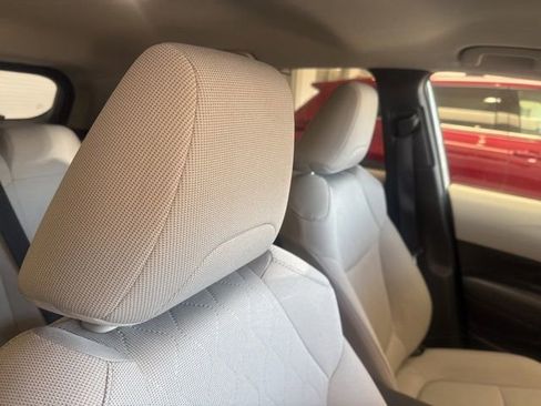 Used 2025 Toyota Corolla Cross LE image 8