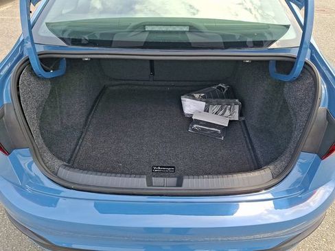 Used 2025 Volkswagen Jetta SE FWD image 29