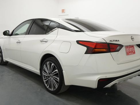 Used 2024 Nissan Altima 2.5 SL AWD/4WD image 6