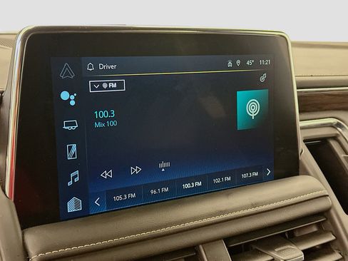 Used 2024 Chevrolet Suburban Premier image 21