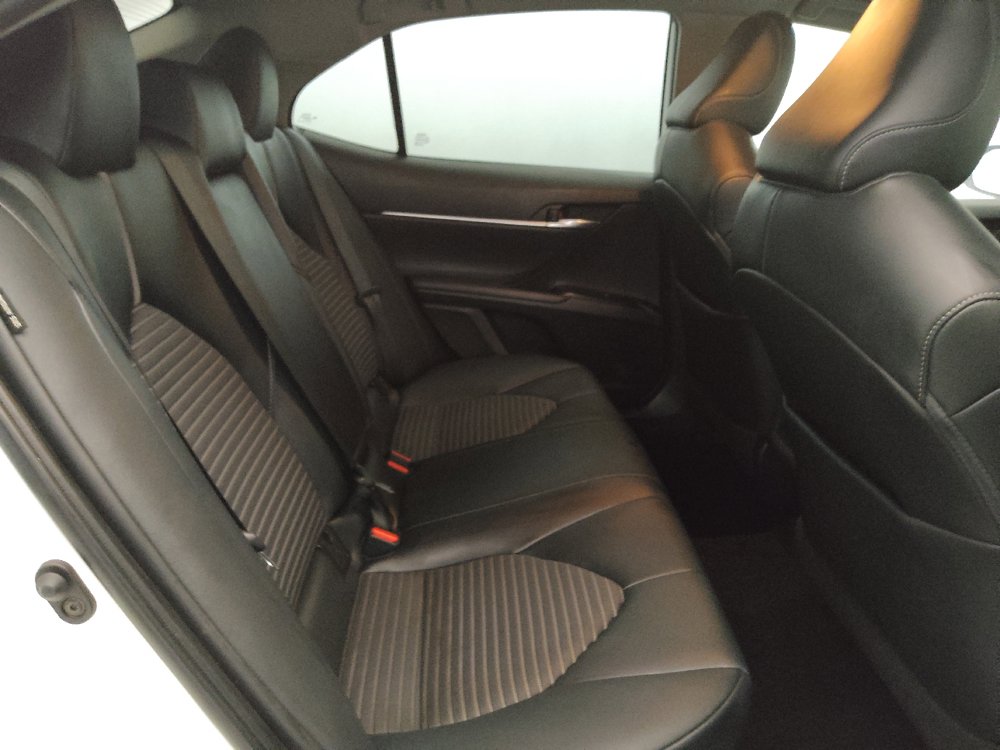 Used 2020 Toyota Camry SE FWD image 19