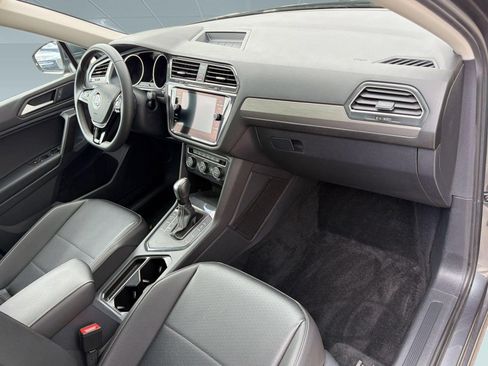 Used 2021 Volkswagen Tiguan SE w/ Panoramic Sunroof Package FWD image 31