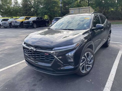 Used 2025 Chevrolet Trax RS w/ Driver Confidence Package FWD image 3
