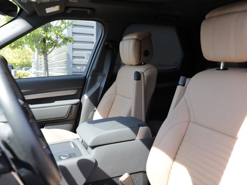 Certified 2025 Land Rover Discovery Dynamic SE AWD/4WD image 17