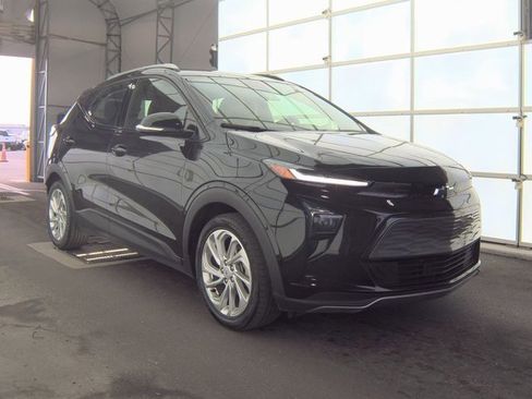 Used 2023 Chevrolet Bolt EUV LT image 3