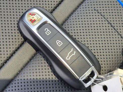 Certified 2023 Porsche Cayenne Platinum Edition AWD/4WD image 40