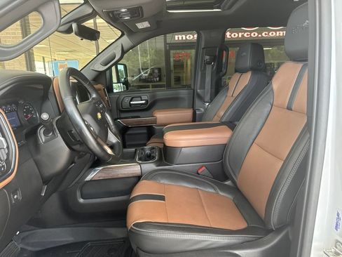 Used 2023 Chevrolet Silverado 2500 High Country w/ Z71 Off-Road Package AWD/4WD image 9