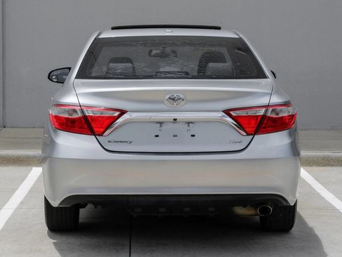 Used 2016 Toyota Camry XLE w/ Moonroof Package FWD image 11