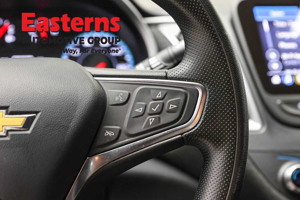 Used 2025 Chevrolet Malibu LT FWD image 18
