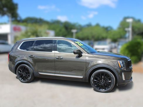 Used 2022 Kia Telluride SX w/ Towing Package FWD image 4