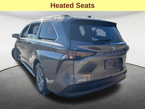 Used 2024 Toyota Sienna XLE image 10