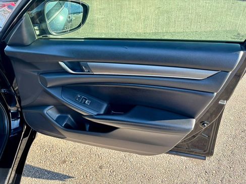 Used 2018 Honda Accord LX image 10