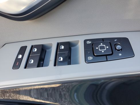 New 2025 Kia Niro EX image 30