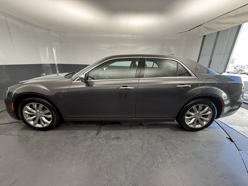 Used 2019 Chrysler 300 Limited image 10
