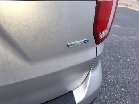 Used 2018 Ford Explorer XLT image 5