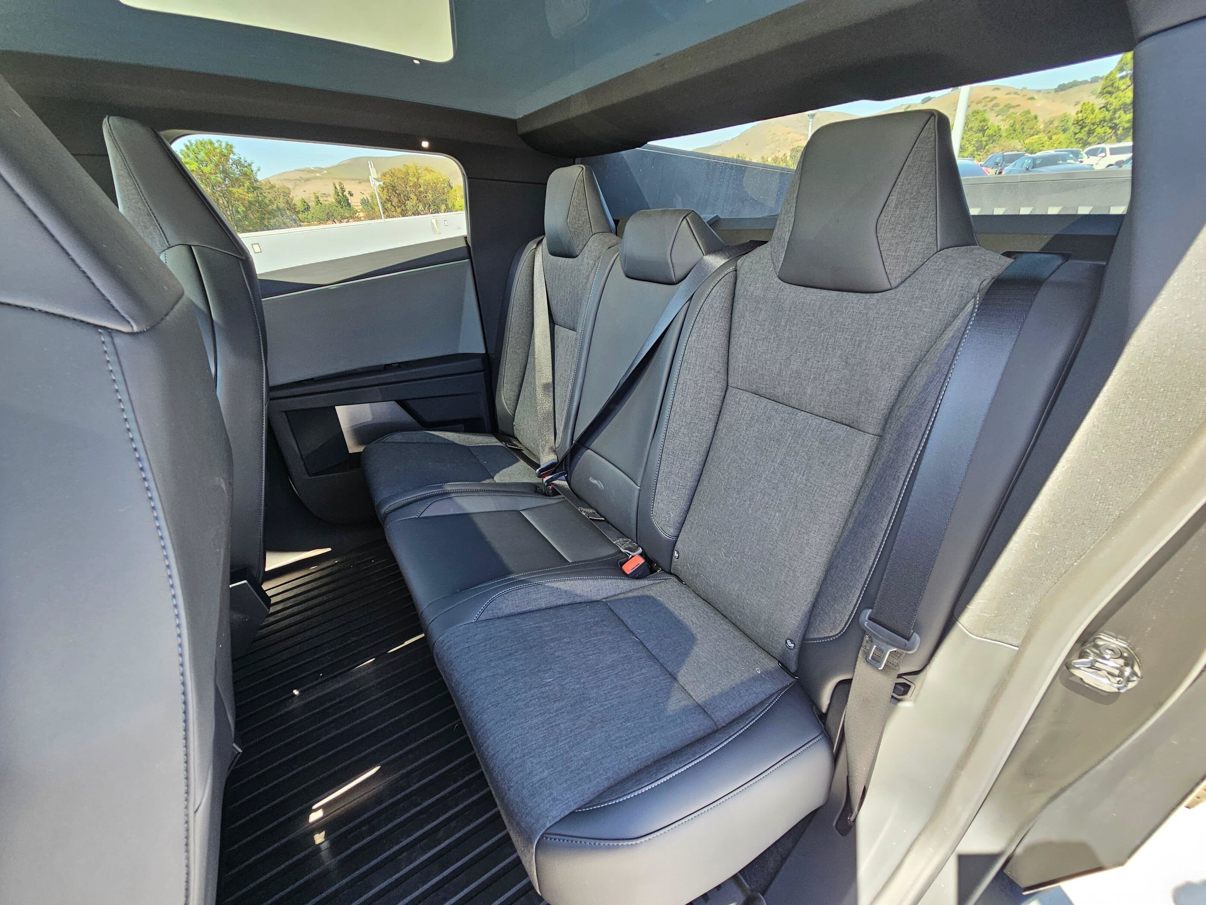 Used 2026 Tesla Cybertruck 2WD Crew Cab image 16