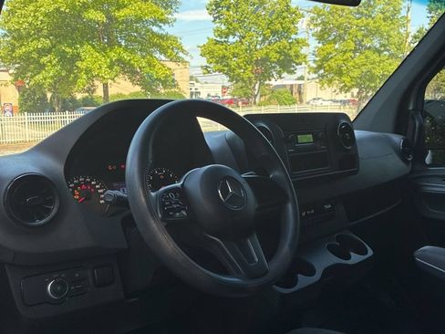 Used 2023 Mercedes-Benz Sprinter 2500 image 10