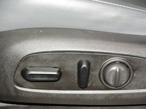 Used 2020 Chevrolet Traverse Premier image 28