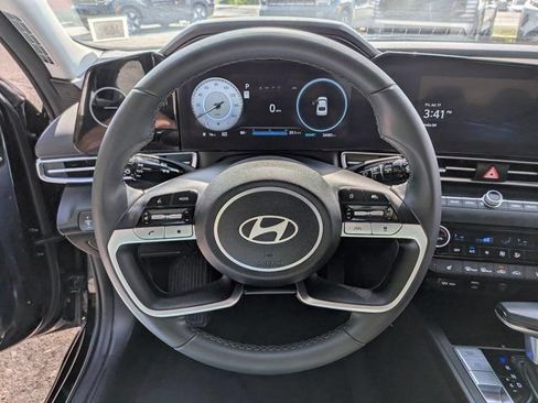 Certified 2025 Hyundai Elantra SEL FWD image 16