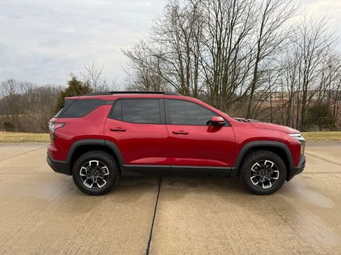 Used 2025 Chevrolet Equinox ACTIV image 2