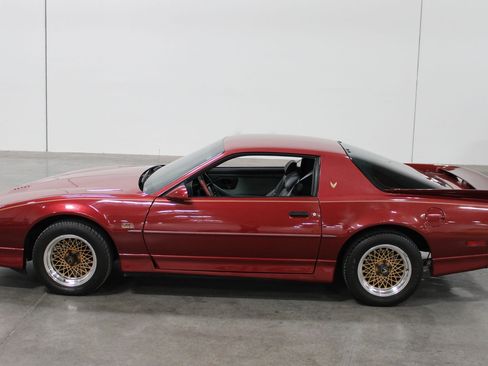 Used 1989 Pontiac Firebird Trans Am RWD image 3