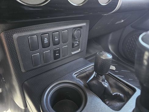 Used 2007 Toyota FJ Cruiser 4WD image 17