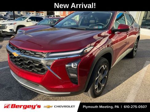 Certified 2024 Chevrolet Trax LT w/ Driver Confidence Package image 1